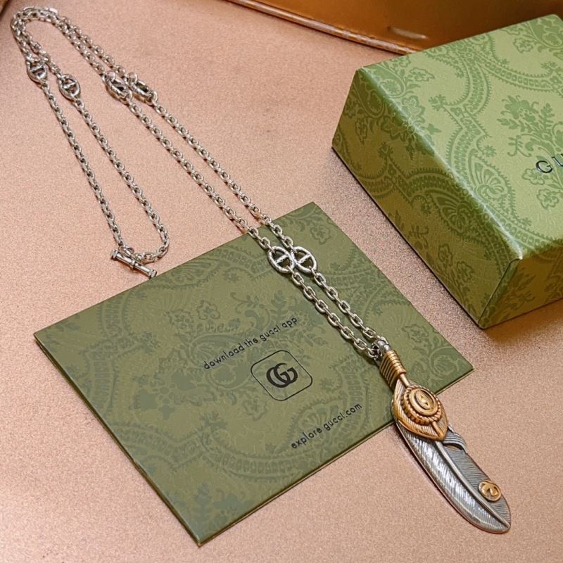 G*u*i necklaces